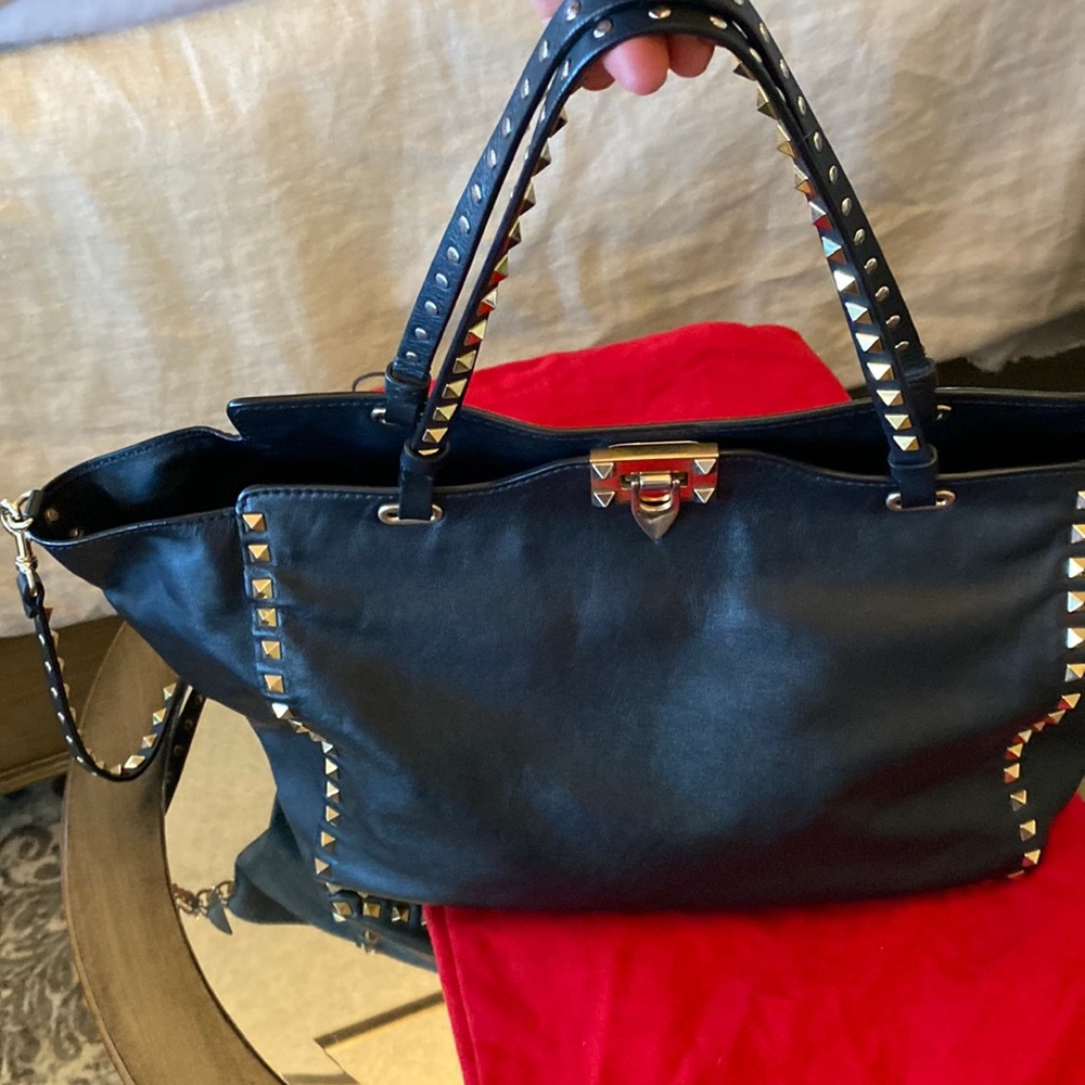Valentino Garavani Medium Rockstud Tote